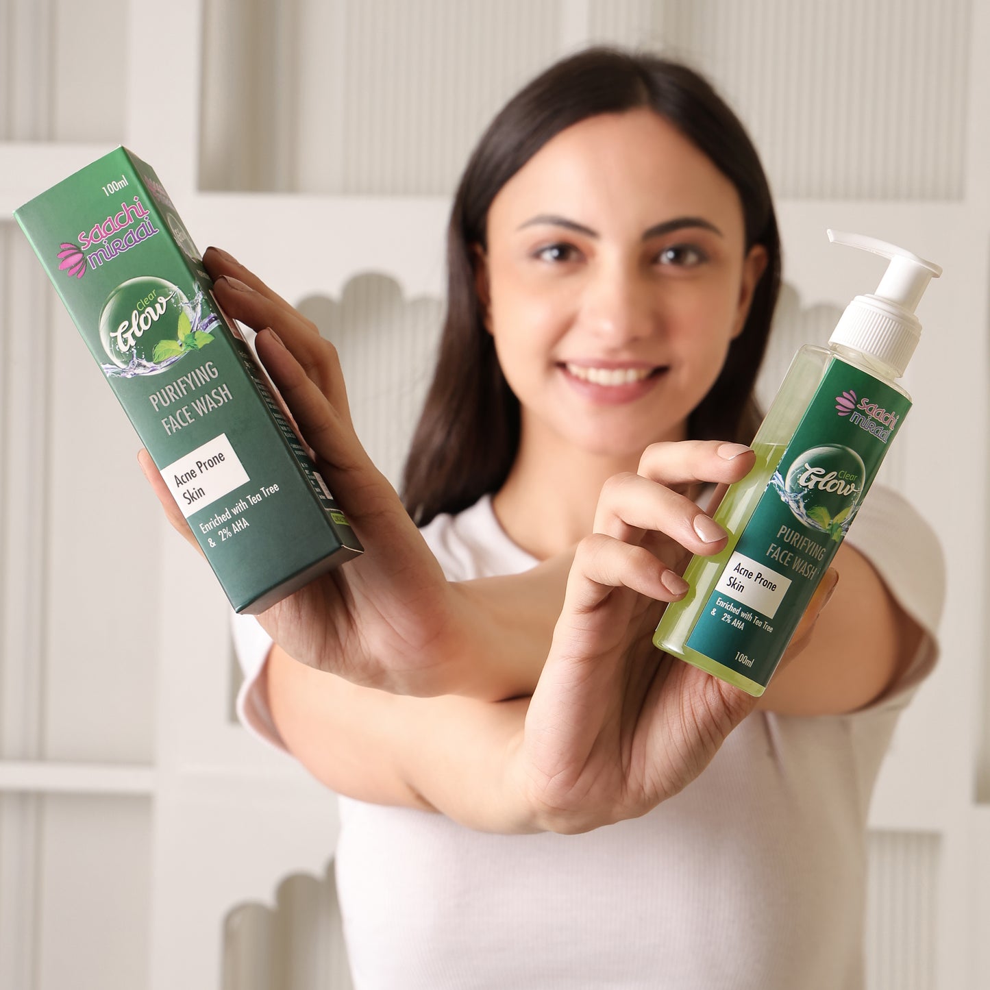 Clear Glow Purifying Face Wash